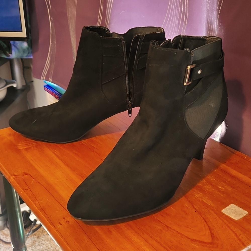 ⭐️5/$25 Dexflex Comfort Heeled Booties